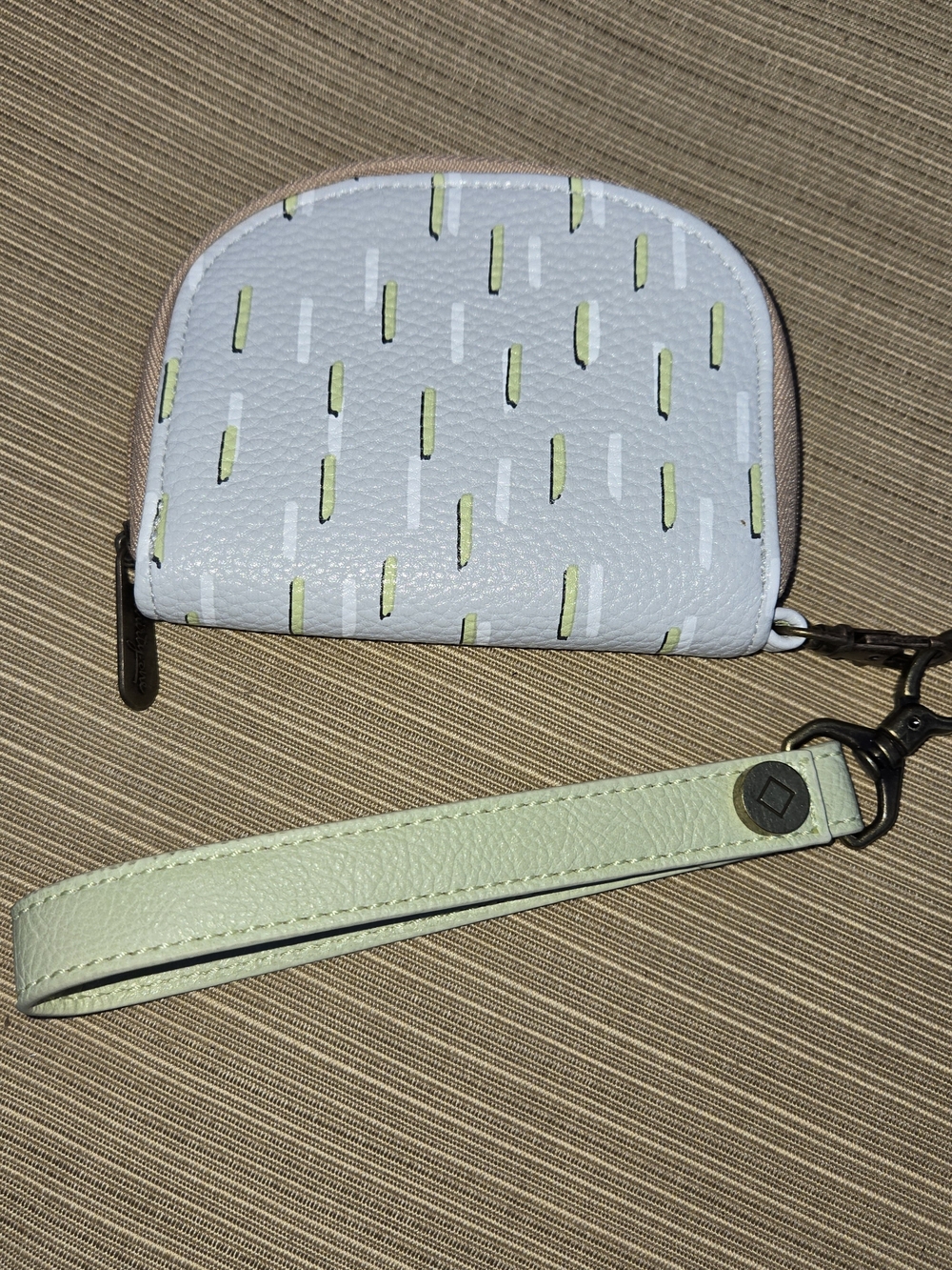 Thirty-One Half Moon Zip Around Wallet Wristlet Abstract Dash Print Mint Blue
